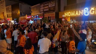 Adanada şampiyonluk kutlamalarında arbede