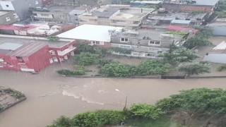 Yağmur Adana'da hayatı felç etti.