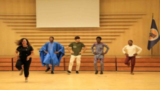 Afrikalı öğrenciler Filistin halkına destek için dapke dansı yaptı