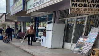 Ağrıda çıplak gezen kadın herkesi şoke etti