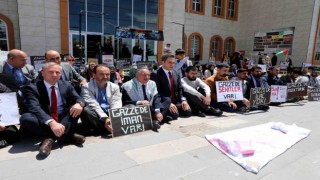 Ağrıda Gazzeye destek oturma eylemine Milli Eğitim Müdürü Kökrek destek verdi