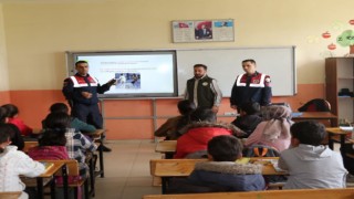 Ağrıda öğrencilere doğa ve hayvan sevgisi anlatıldı