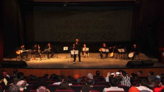 Ahlatta Türk halk müziği konseri ilgi gördü