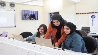 AİÇÜ İİBFde Finans Laboratuvarı açıldı