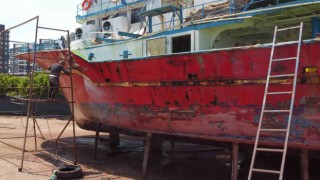 Akdenizin balıkçıları, ekmek teknelerini bakıma aldı