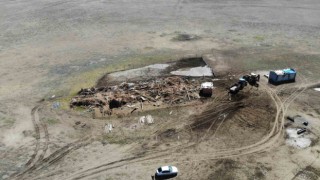 Aksarayda çöken mandırada kurtarma çalışmaları devam ediyor