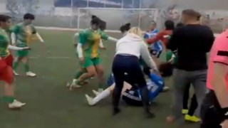 Aksarayda kadınların futbol maçındaki kavga kamerada: 7 yaralı