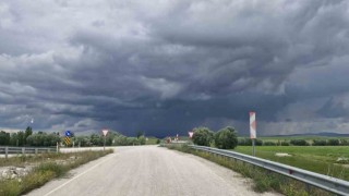 Alacada sağanak ve dolu yağış hayatı felç etti