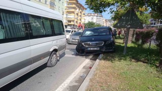 Alanyada 4 araçlı zincirleme trafik kazası