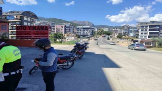 Alanyada 5 motosiklet trafikten men edildi