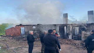 Alevlere teslim olan ev küle döndü: 2 ölü