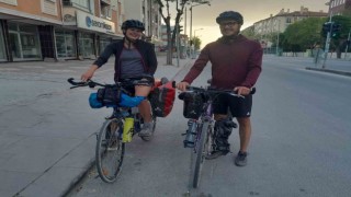 Alman çift bisikletle Meke Gölüne ulaştı