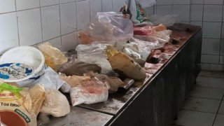 Altıntaşta bozulmuş ve tarihi geçmiş gıdalar ele geçirildi