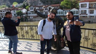 Amasyada selfieci şehzade heykeline boyalı saldırı
