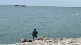Amatör balıkçılar olta ile balık keyfi yaşadı