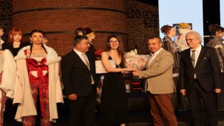 Analog Temalı 18inci EİB Moda Tasarım Yarışmasının kazananı Nilgün Demirhan oldu
