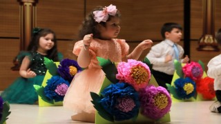 Anaokulu öğrencileri hünerlerini Anneler Günü için sergiledi