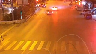 Ani manevrayla otomobile çarpmaktan son anda kurtuldu: O anlar kamerada
