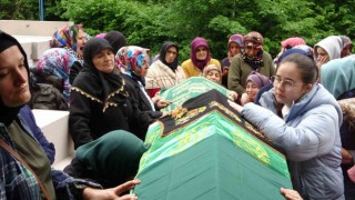 Anneler gününün ilk saatlerinde feci kazada can vermiştiler: Yan yana toprağa verildiler