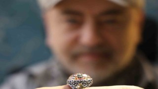 Annesini dinledi tarihi mekanları sığdırdığı yüzüklerle dünyaya açıldı