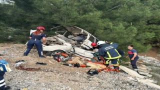 Antalyada otomobil uçuruma yuvarlandı: 1 ölü, 3 yaralı