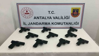 Antalyaya il dışından ruhsatsız tabanca sokan 1 kişi tutuklandı