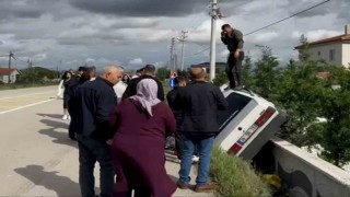 Arabanın üzerine çıktı, hem yaralıları izledi hem sağlık ekiplerini aradı