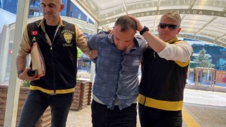 Aracı polislerin üzerine sürüp hızla ters yoldan kaçan o sürücü yakalandı