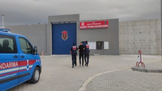 Aranan şahıs saklandığı köyde yakalandı