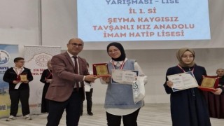 Arapça Şiir Yarışmasında Birincilik Kazanan öğrenci Tavşanlının gururu oldu