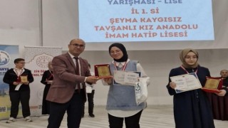 Arapça Şiir Yarışmasında Birincilik Kazanan öğrenci Tavşanlının gururu oldu