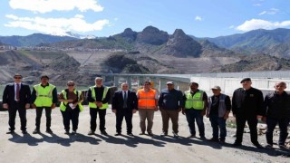 Artvin Valisi Ünsal, Yusufeli Merkez Viyadüğünde incelemelerde bulundu