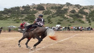 At üzerinde cirit atarak spor bayramı kutladılar