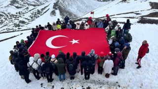 Atatürk Üniversitesi öğrencileri Palandökene tırmandı