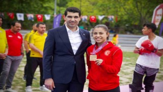 Avcılar Belediye Spor Kulübünün güreşçisi Delal, Avrupa şampiyonu oldu