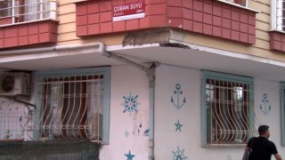 Avcılarda hafriyat kamyonu binaya çarptı