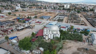 Ayakta kalan cami işçilerin ibadet yeri oldu