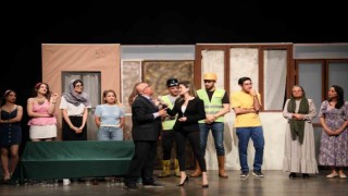 Aydında Bardakçı Baba tiyatroseverleri kahkahaya boğdu