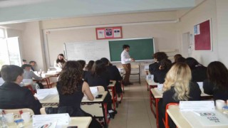 Ayvalıkta AYAL öğrencileri dünya sorunlarına çözüm arıyor