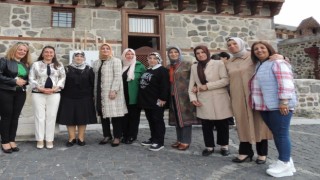 Azime Çiftçi, Melek Öğretmeni yalnız bırakmadı