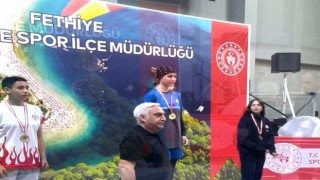 Azra Nur boksta ilçesinin gururu oldu