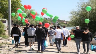 Bağımlılıktan kurtulmayı balon uçurarak kutladılar