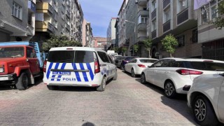 Bahçelievlerde seyir halindeki araca silahlı saldırı anı kamerada