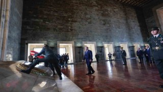 Bakan Bak, Anıtkabiri ziyaret etti