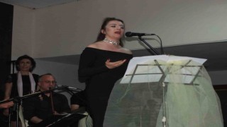 Balıkesirde kursiyerler korosunun konseri izleyenleri coşturdu