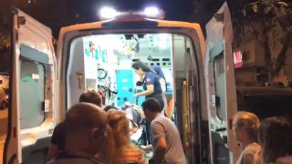 Balkonda ayağı kayıp yere düşen yaşlı kadının çığlıklarına komşuları yetişti