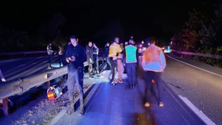 Bariyer ve aydınlatma direğine çarpan motosiklet sürücüsü hayatını kaybetti