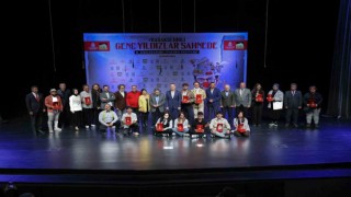 Başakşehir Liseler Arası Tiyatro Festivalinde final heyecanı