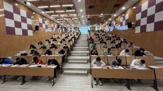 Başakşehirde üniversite sınavına hazırlanan öğrencilere deneme sınavı