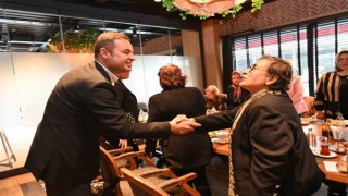 Başkan Ahmet Akın, Anneler Gününü kutladı